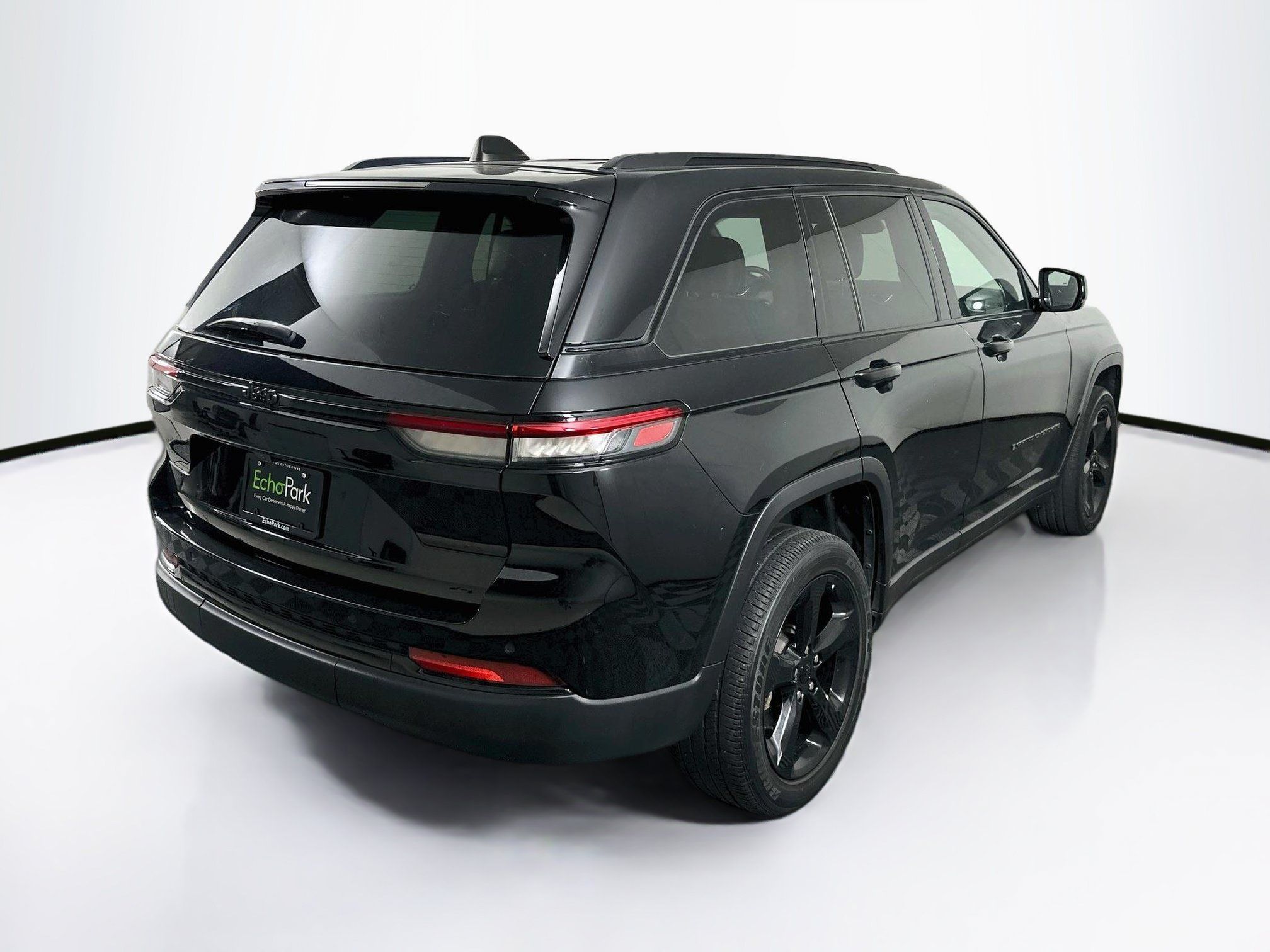 Used 2023 Jeep Grand Cherokee Altitude RWD image 9