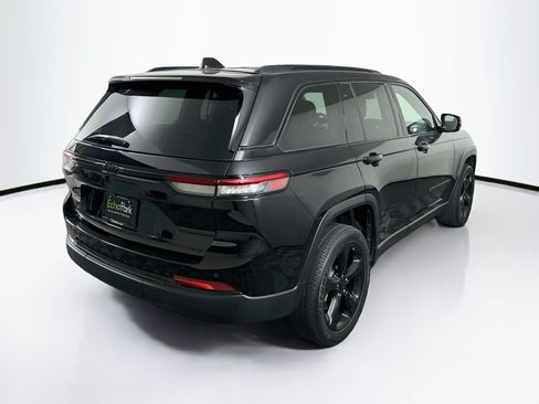 Used 2023 Jeep Grand Cherokee Altitude RWD image 9