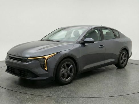Used 2025 Kia K4 LXS image 3