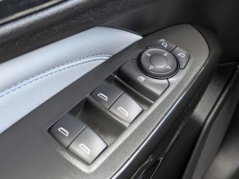 Certified 2025 Chevrolet Trax LT w/ LT Convenience Package FWD image 22