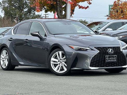 Certified 2022 Lexus IS 300 image 2
