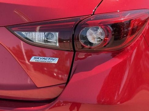 Used 2018 MAZDA MAZDA3 Grand Touring w/ Premium Equipment Package FWD image 6