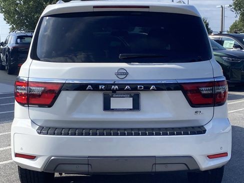 Used 2024 Nissan Armada SL w/ Captain's Chairs Package image 3