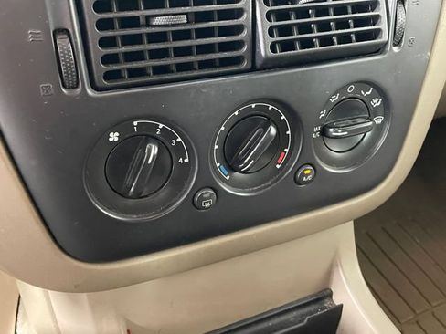 Used 2002 Ford Explorer XLT AWD/4WD image 8