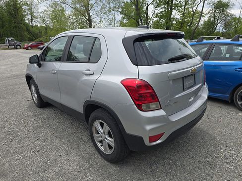 Used 2018 Chevrolet Trax LS image 2