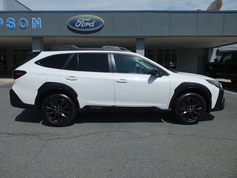 Used 2025 Subaru Outback Onyx Edition AWD/4WD image 2