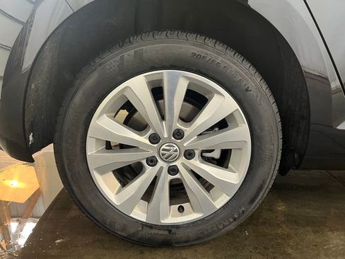 Certified 2021 Volkswagen Golf 4-Door image 31