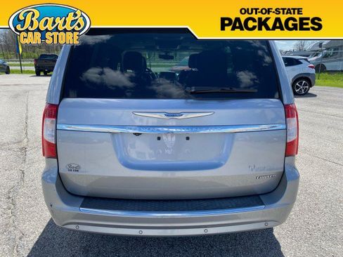 Used 2015 Chrysler Town & Country Limited Platinum FWD image 5