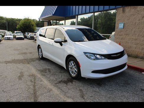 Used 2023 Chrysler Voyager LX FWD image 1
