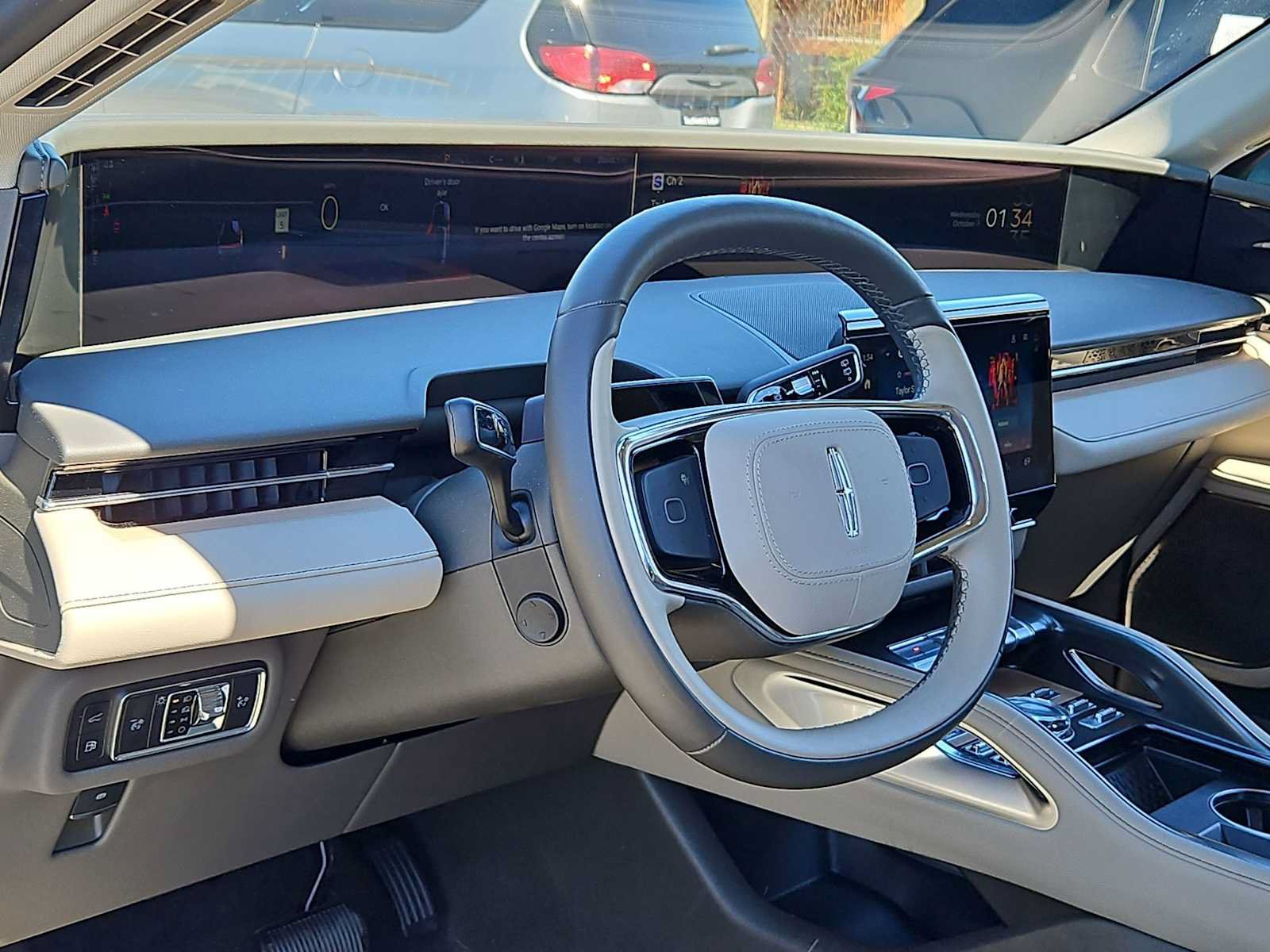 Used 2025 Lincoln Nautilus Reserve AWD/4WD image 2