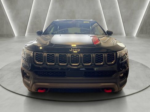 Used 2024 Jeep Compass Trailhawk AWD/4WD image 2