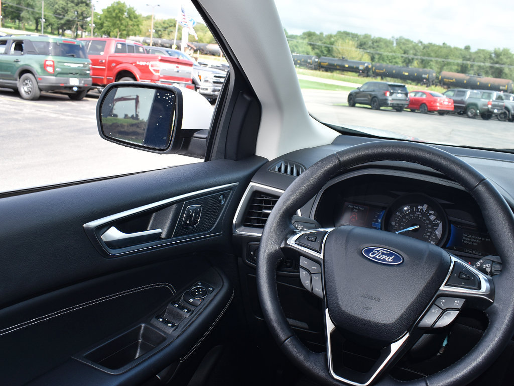 Used 2024 Ford Edge Titanium AWD/4WD image 17