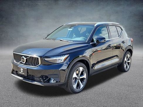 New 2025 Volvo XC40 B5 Core w/ Protection Package Premier image 3