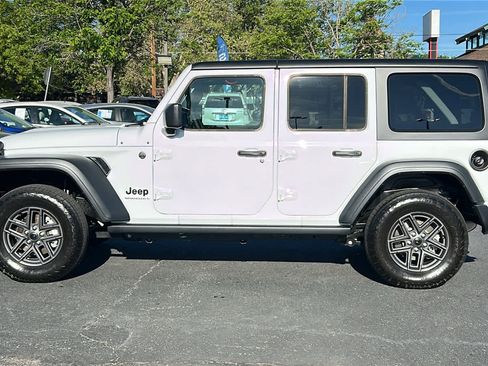 Used 2025 Jeep Wrangler Unlimited Sport AWD/4WD image 8