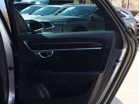 Used 2018 Volvo S90 T8 Momentum w/ Convenience Package image 27