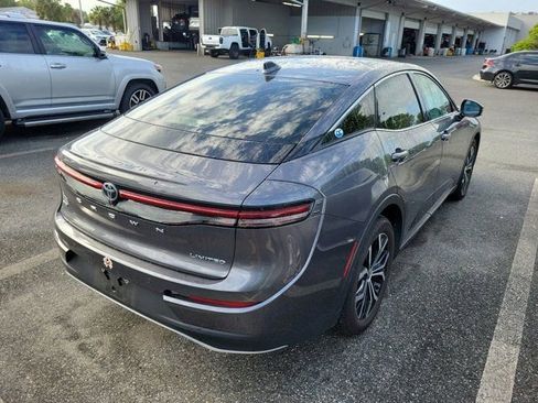 Used 2023 Toyota Crown Limited image 4