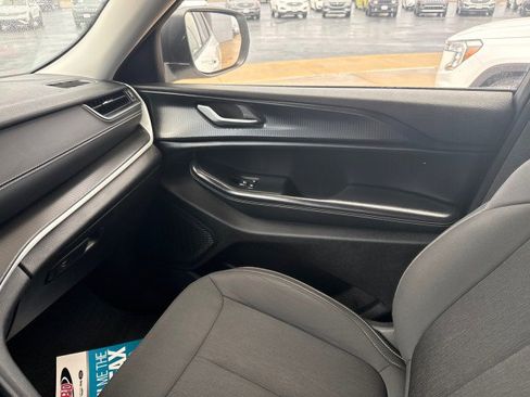 Used 2023 Jeep Grand Cherokee L Laredo image 19