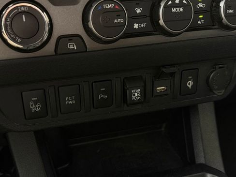 Used 2021 Toyota Tacoma TRD Off-Road w/ Technology Package AWD/4WD image 20
