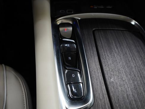 Used 2024 Buick Enclave Avenir image 25