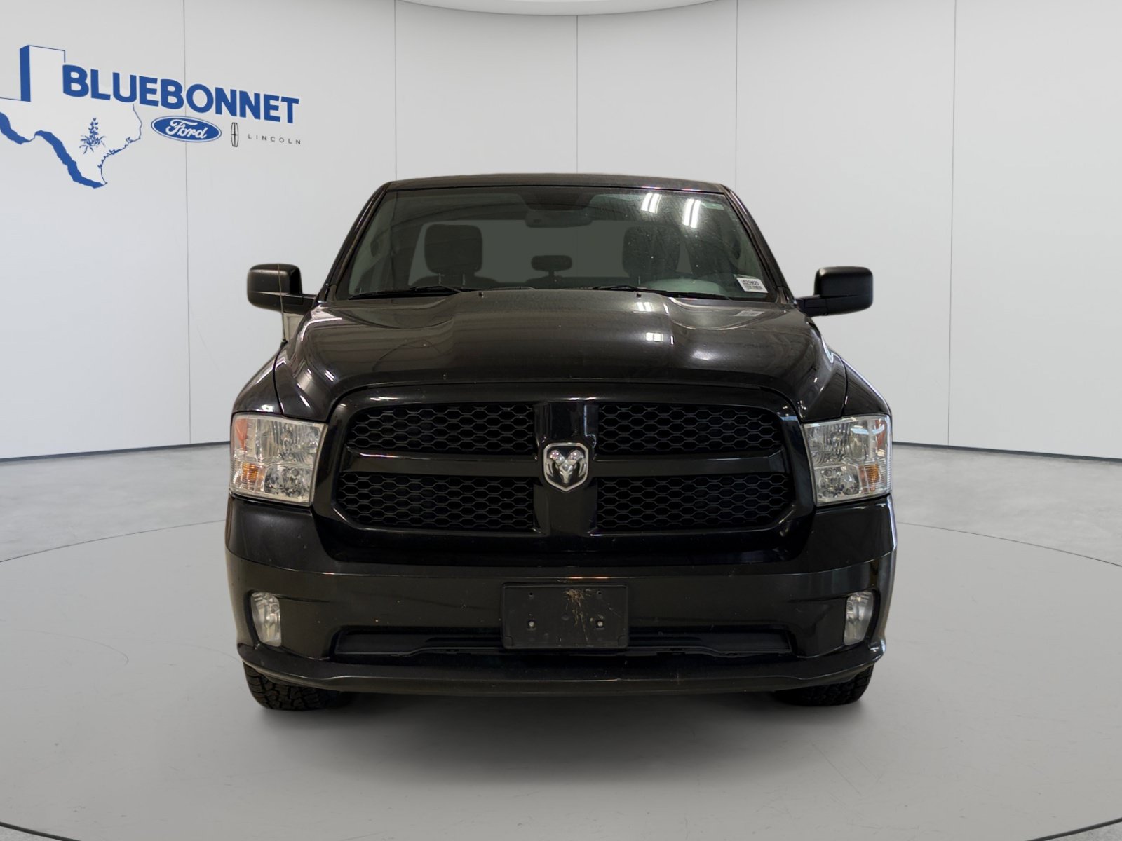 Used 2018 RAM 1500 Express RWD image 2