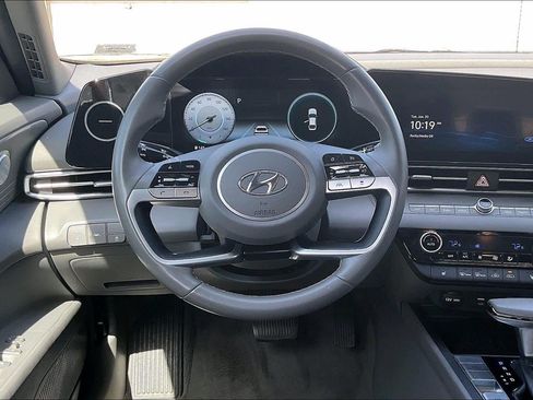 Used 2023 Hyundai Elantra SEL w/ Convenience Package FWD image 5