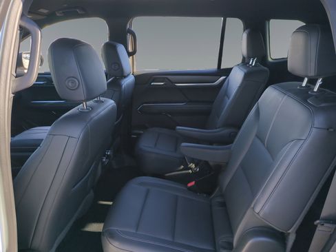 Used 2024 GMC Acadia Elevation image 13