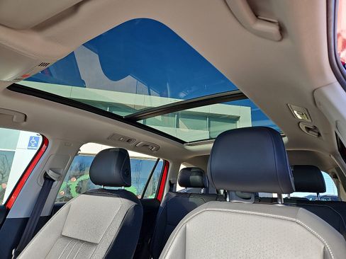 Certified 2023 Volkswagen Tiguan SE w/ Panoramic Sunroof Package image 12
