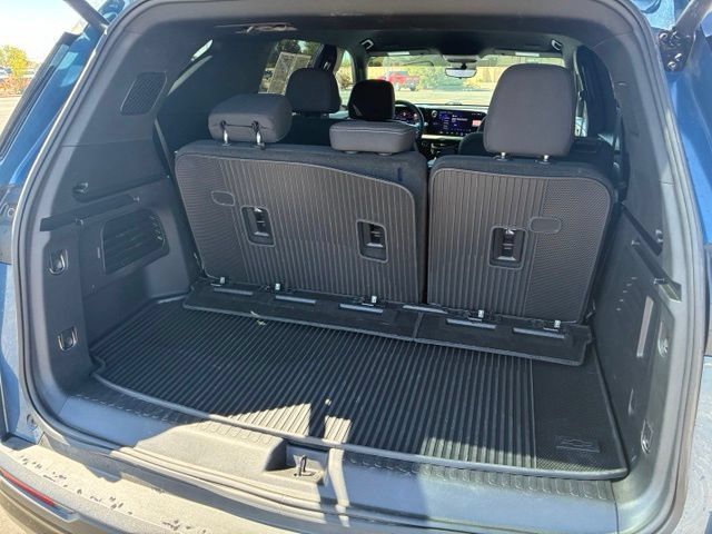 Used 2026 Chevrolet Traverse LT w/ Midnight/Sport Edition FWD image 20