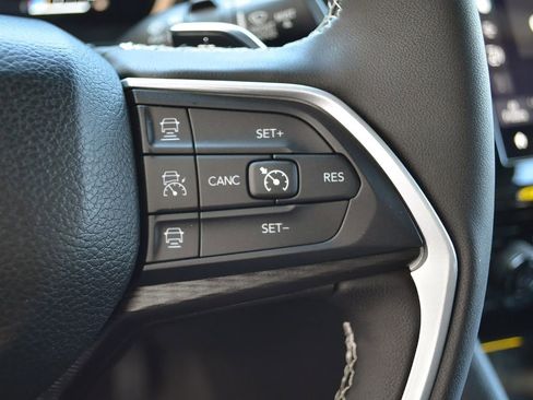 Used 2023 Jeep Grand Cherokee L Laredo AWD/4WD image 16
