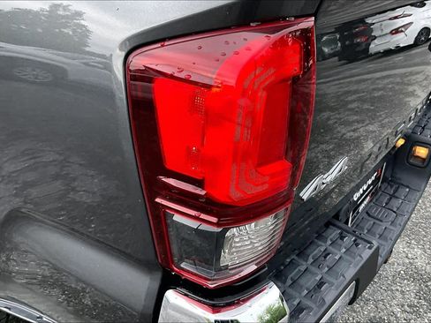 Used 2018 Toyota Tacoma SR5 AWD/4WD image 28