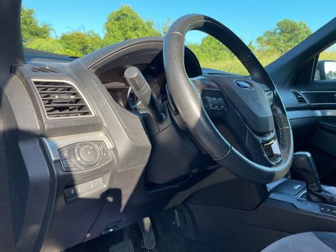 Used 2017 Ford Explorer XLT w/ Equipment Group 202A image 15
