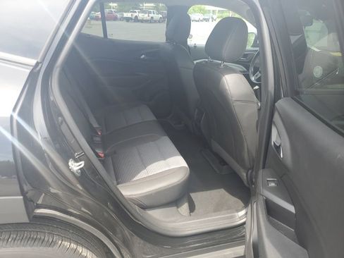 Used 2025 Chevrolet Trax LT w/ LT Convenience Package FWD image 10