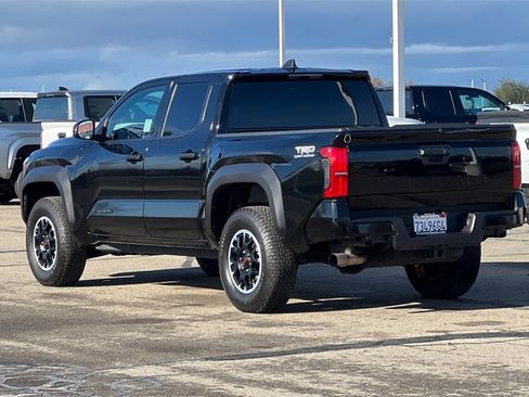 Certified 2025 Toyota Tacoma TRD Off-Road image 7