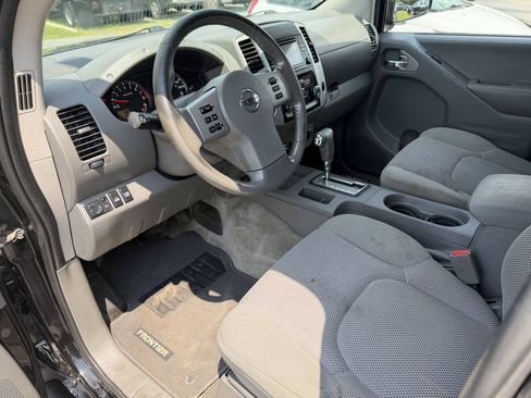 Used 2018 Nissan Frontier SV w/ Value Truck Package AWD/4WD image 9