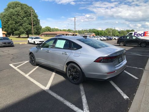 Certified 2025 Honda Accord SE image 11