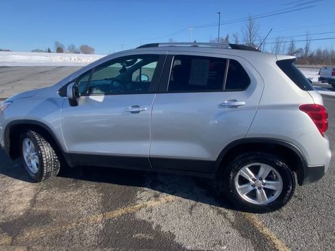Certified 2022 Chevrolet Trax LT w/ LT Convenience Package image 6