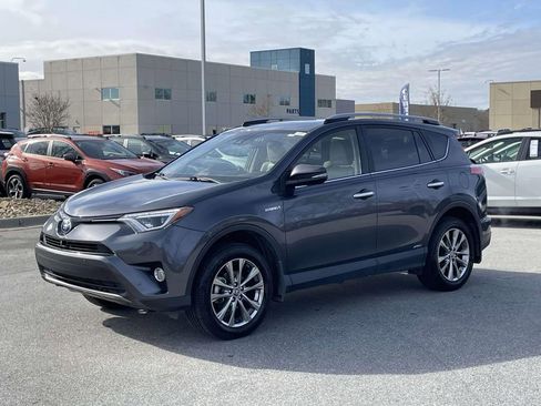 Used 2017 Toyota RAV4 Limited image 24