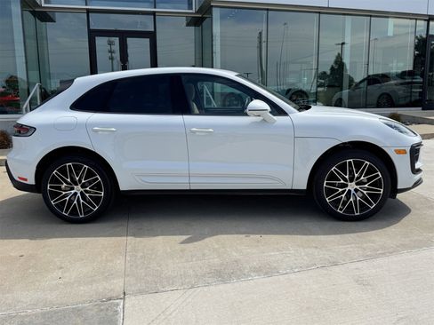 New 2026 Porsche Macan image 8