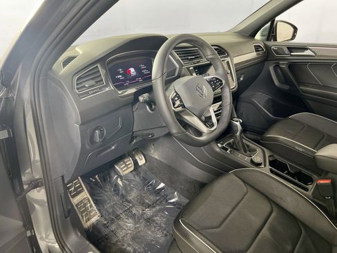 Used 2022 Volkswagen Tiguan SEL R-Line image 9