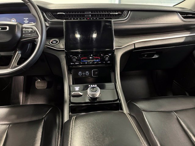 Used 2023 Jeep Grand Cherokee Limited AWD/4WD image 21