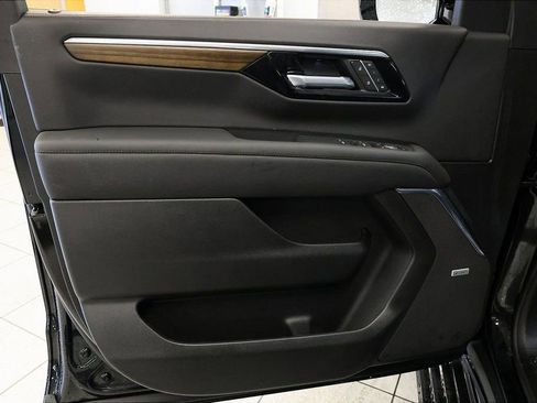 New 2026 Chevrolet Suburban High Country AWD/4WD image 16