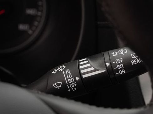 Used 2024 GMC Terrain SLT image 31