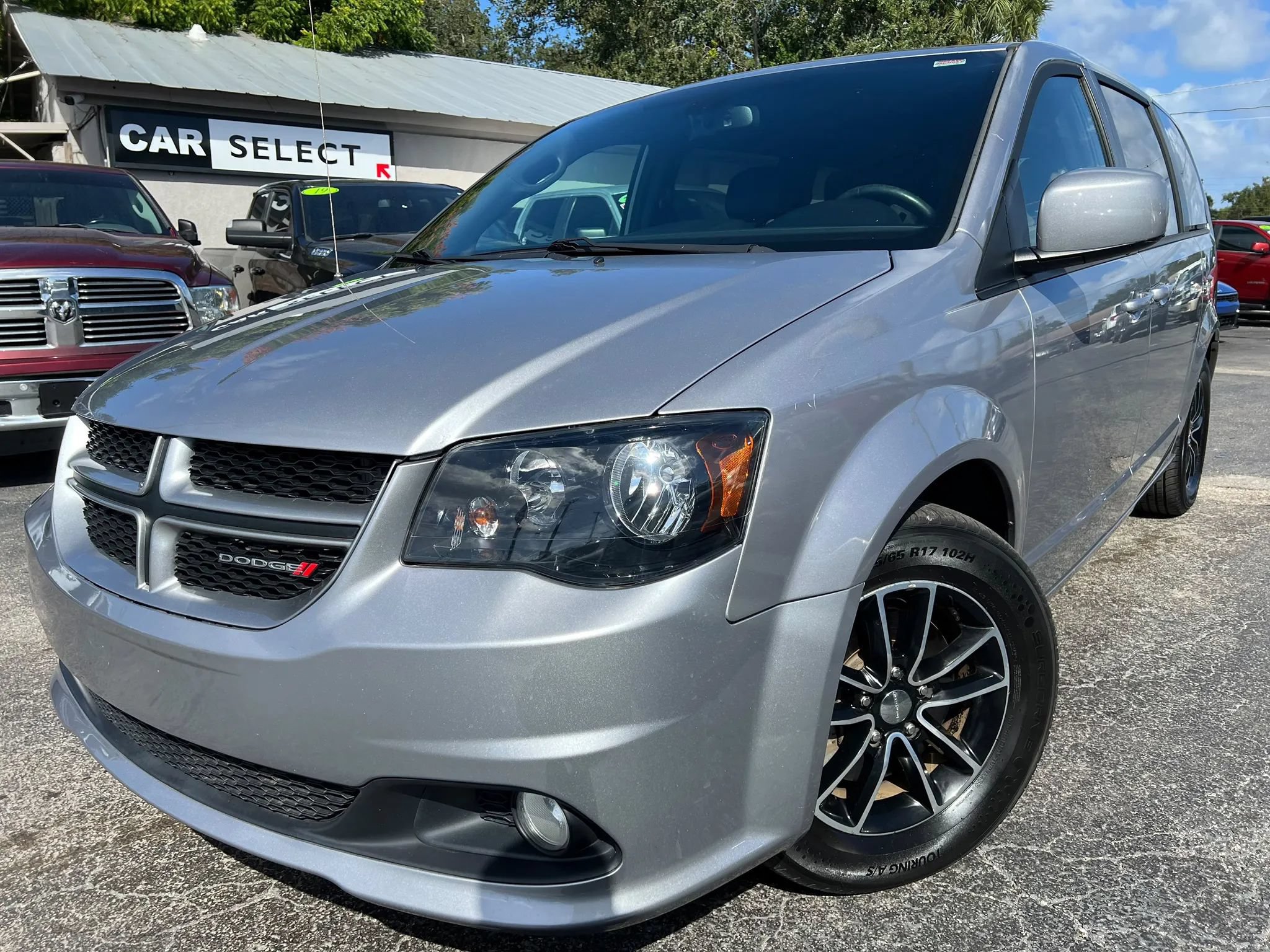 Used 2018 Dodge Grand Caravan GT FWD image 1