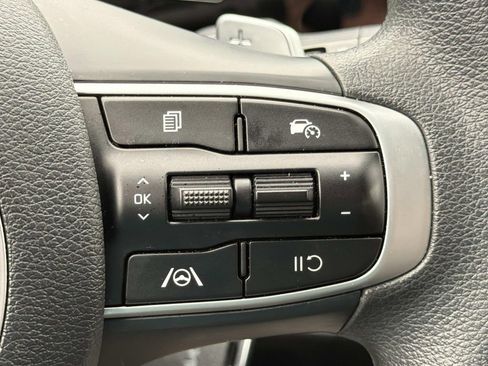 Used 2025 Kia Sportage LX image 19