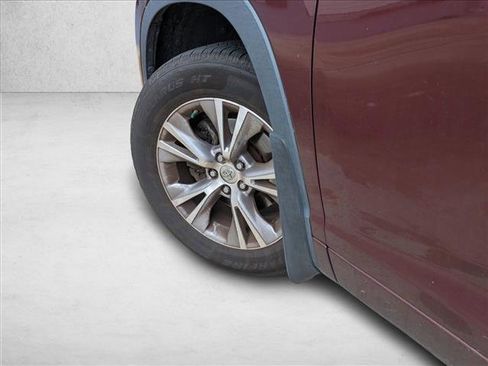 Used 2015 Toyota Highlander XLE image 7