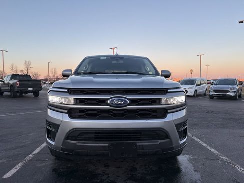 Used 2024 Ford Expedition Max XLT image 2