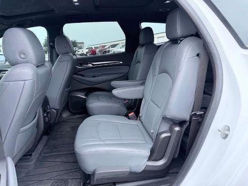 Used 2022 Buick Enclave Essence w/ Experience Buick Package FWD image 9