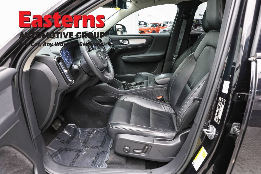 Used 2022 Volvo XC40 T5 Momentum AWD/4WD image 16