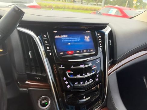 Used 2015 Cadillac Escalade Premium AWD/4WD image 8