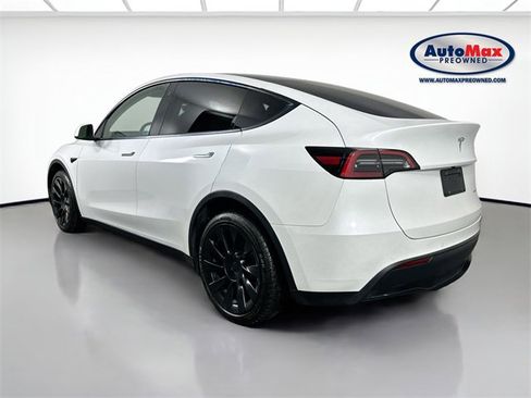 Used 2022 Tesla Model Y Long Range image 6